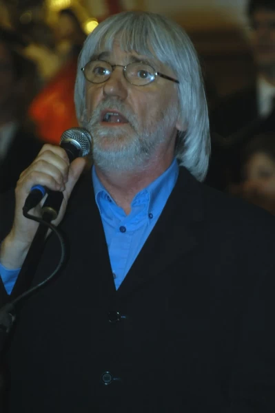 2004 05 086